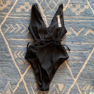 minimale animale daquiri L one piece NWT